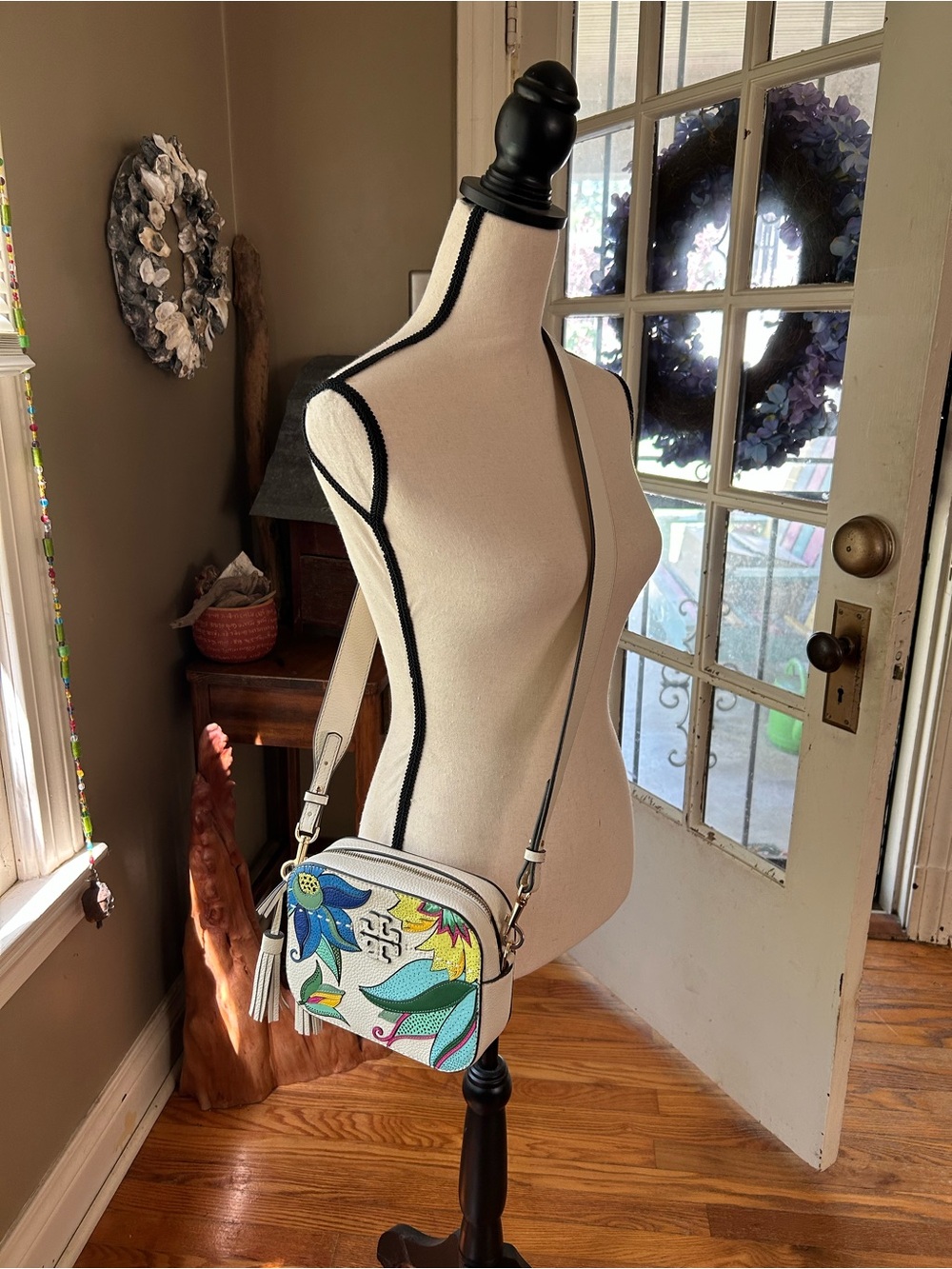 Beautiful Tory crossbody